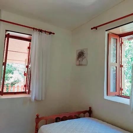 Eleni Papagiorki Village House לימסול