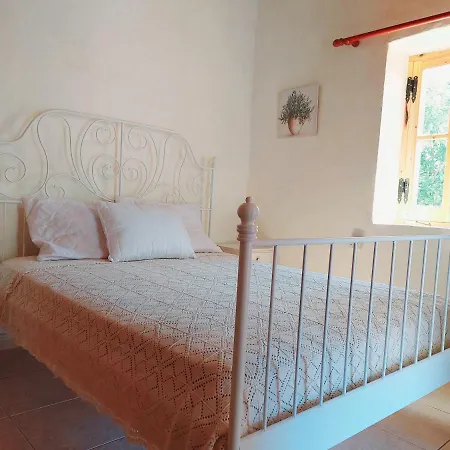 Eleni Papagiorki Village House לימסול